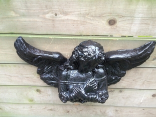 1 “Angelic” angel sculpture made of cast iron, black