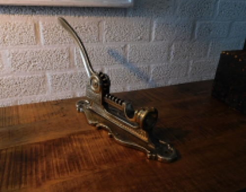 Wand wijnopener, hendel kurkentrekker messing, flesopener messing, heel fraai!! LAATSTE!