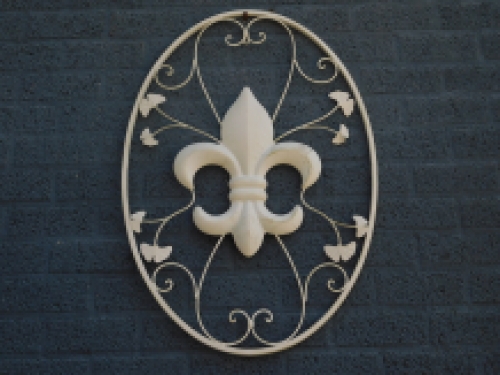 Großes Wandornament - Französische Lilie - Schmiedeeisen - antik-weiß