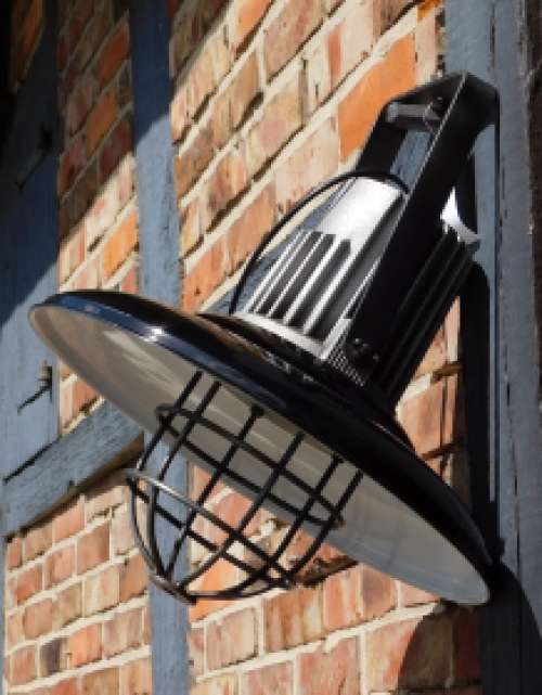 Industrial pendant lamp - black powder-coated shade