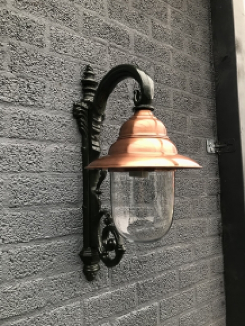 Nostalgic wall lamp Vera in the color green, with a copper shade