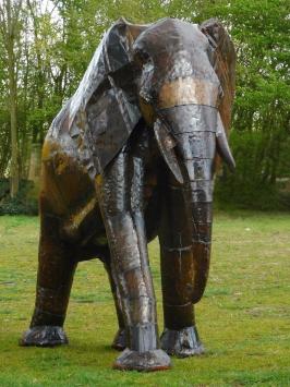 XXL-Elefant, handgefertigt – Metall – ca. 225 x 250 cm – Braune Ausführung