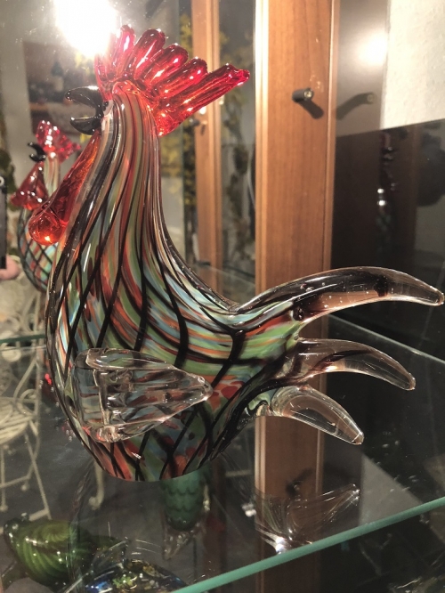 Schöne Skulptur einer grasenden Kuh, wunderschön koloriert, ein echter Blickfang!