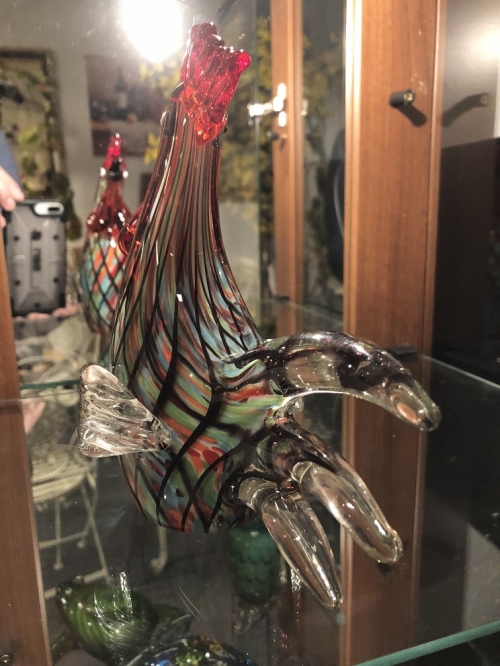 Schöne Skulptur einer grasenden Kuh, wunderschön koloriert, ein echter Blickfang!