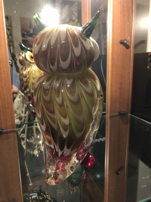 A wonderfully beautiful glass work of art, an Eagle Owl statue.