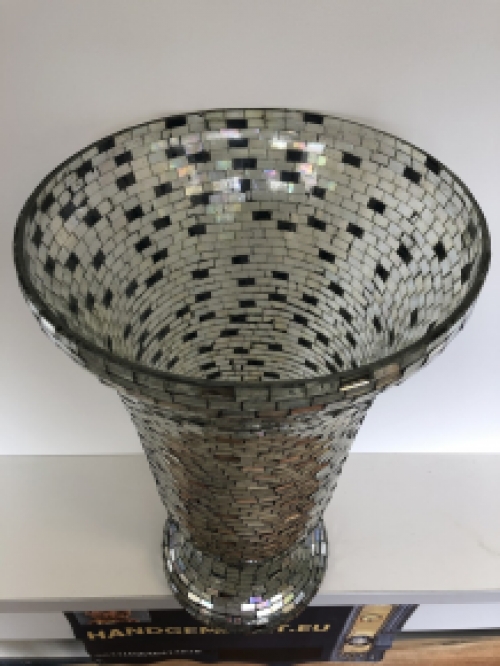 Vase lantern, chimney moz crystal, with mirrored disco effect.