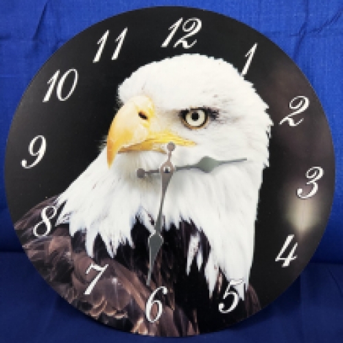 Uhr Holz mit Bild eines Adlers
