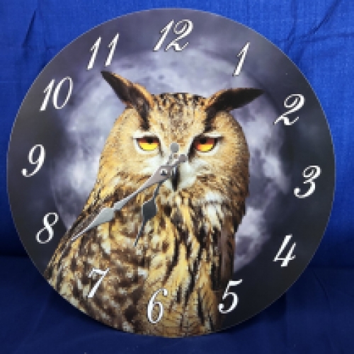 Wooden clock with an image of an eagle owl.
