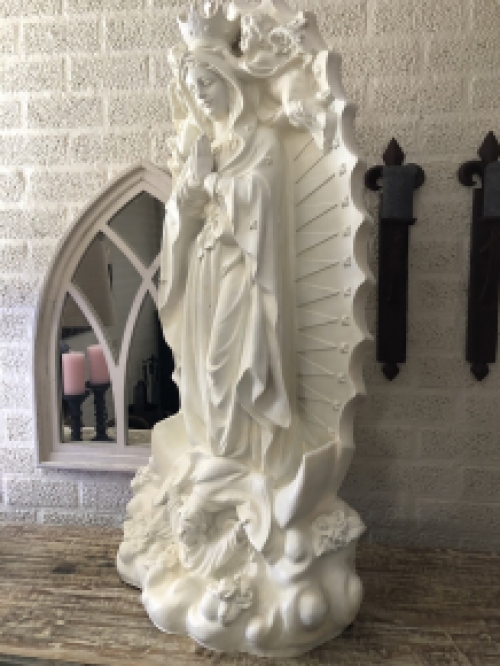 Forsy Mary statue with angels - polystone - cream and white