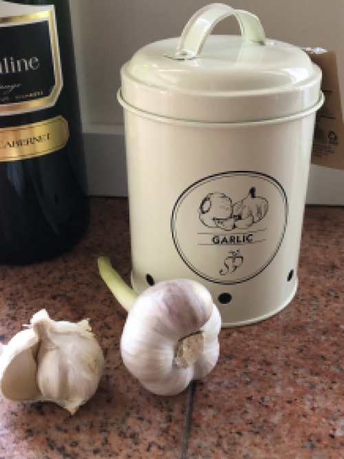 Mooi decoratief opbergblik voor garlic.