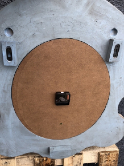 Wonderful hefty clock-clock-ox eye vintage raw model. Last one !!