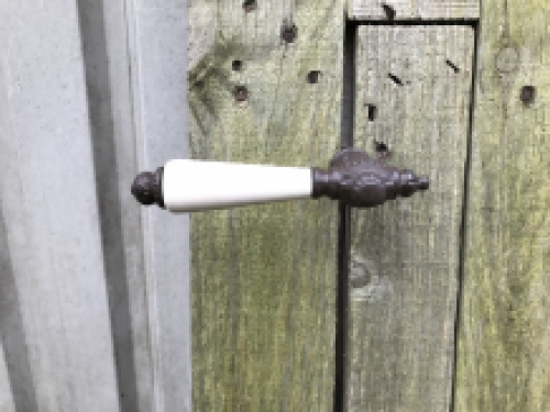 Door handle set, 2 handles with white handles and a mandrel, dark brown