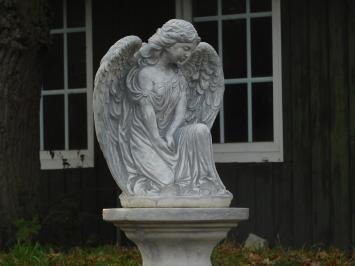 Statue Engel mit Flügeln - detailliert - Stein
