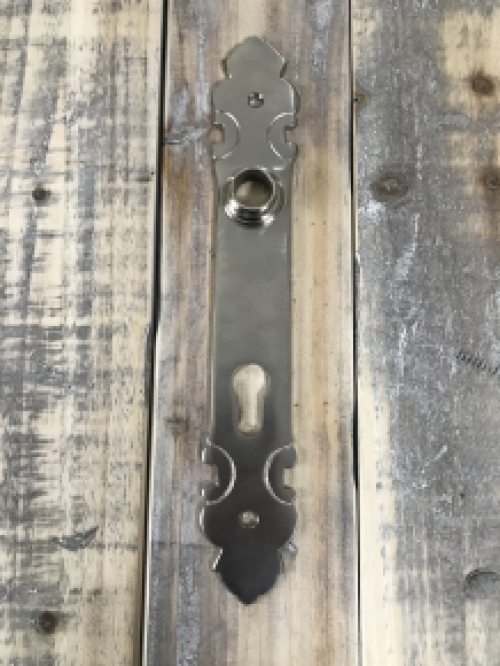 1 Door plate in matt nickel for front door PZ92, cylinder lock suitable.