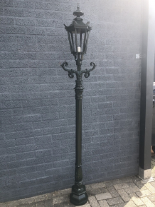 Buitenlamp, lantaarn, tuin lamp, lampen voor de tuin, aluminium, groen, hoogte 235 cm.