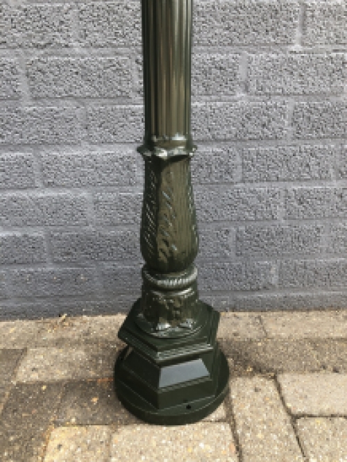 Buitenlamp, lantaarn, tuin lamp, lampen voor de tuin, aluminium, groen, hoogte 235 cm.