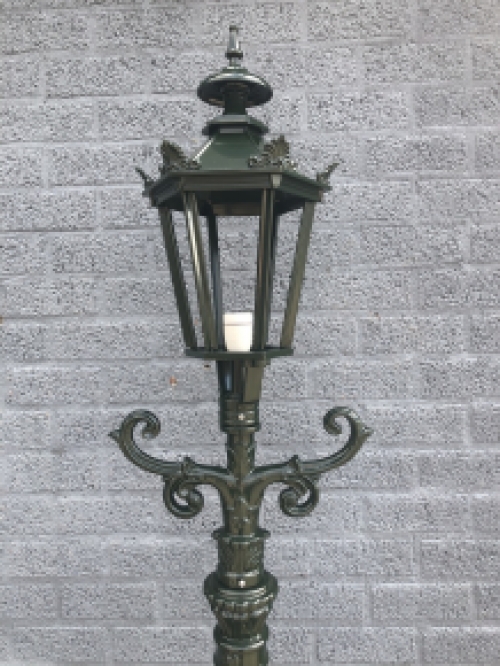 Buitenlamp, lantaarn, tuin lamp, lampen voor de tuin, aluminium, groen, hoogte 235 cm.