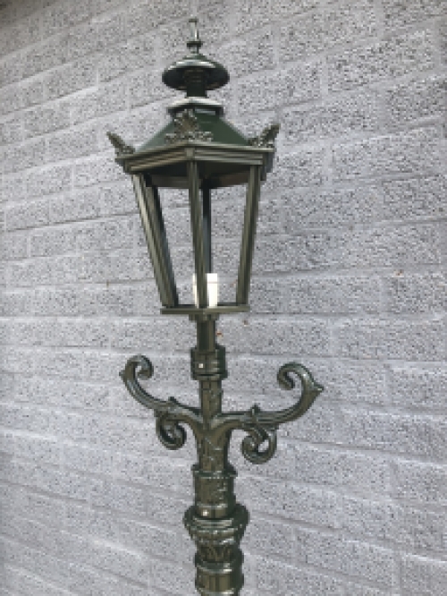 Buitenlamp, lantaarn, tuin lamp, lampen voor de tuin, aluminium, groen, hoogte 235 cm.