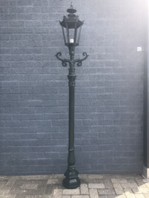 Buitenlamp, lantaarn, tuin lamp, lampen voor de tuin, aluminium, groen, hoogte 235 cm.