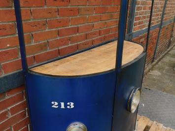 Vintage-style Tram Bar – London – Blue – Wine bar – Unique