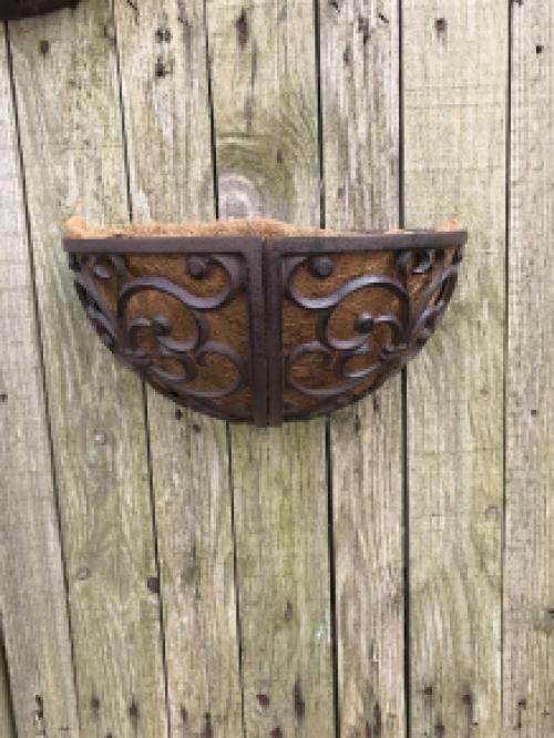 A planter / basket for the wall, beautiful wall decoration