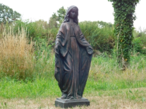 Beautiful ecclesiastical statue of Mary, made of polystone