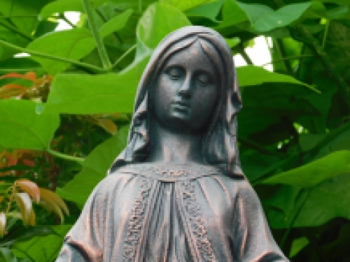 Beautiful ecclesiastical statue of Mary, made of polystone