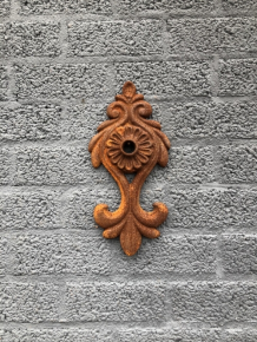 Wall anchor, cast iron, rust, Florerei