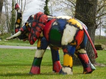 Handgefertigter Elefant mit erhobenem Rüssel – Metall – ca. 175 cm – Afrikanisches Design