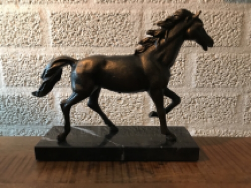 1 horse sculpture , solid cast iron, bronze -look