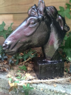 1 horse cast iron head, in rust-optic black