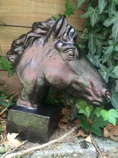 1 horse cast iron head, in rust-optic black