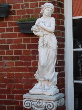 Set „Vier Jahreszeiten“ auf Sockel – 170 cm – Stein