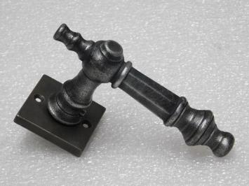 Set Türgriffe Victoria + Türgriff- und Schlossrosetten, quadratisch – Gusseisen, verzinkt