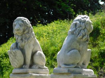 Set of Lions with Shields on Pedestals – 94 cm – Stone