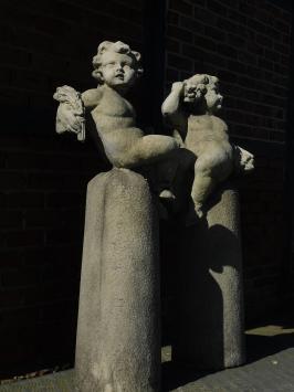 Vintage Set of 2 Putti on Pedestal - 130 cm - Cast Stone