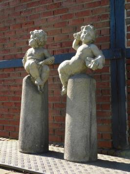 Vintage Set of 2 Putti on Pedestal - 130 cm - Cast Stone