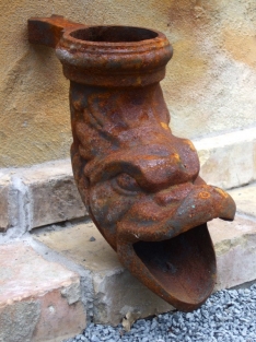 Gutter outlet made of cast iron