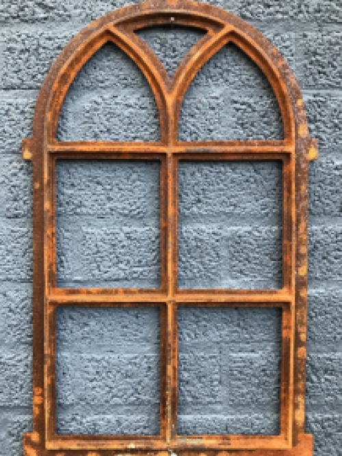 Cast iron stable window with round arches V small