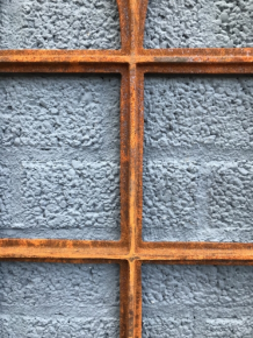 Cast iron stable window with round arches V small