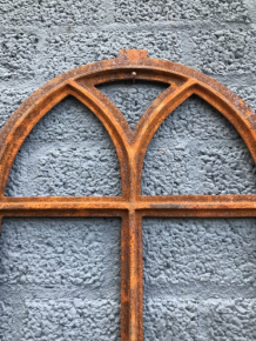 Cast iron stable window with round arches V small