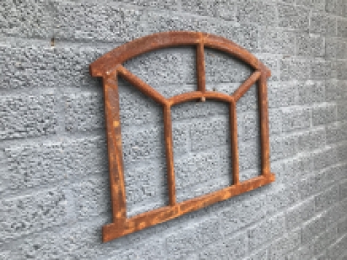Cast iron stable window menze large