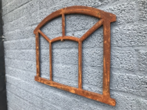 Cast iron stable window menze large