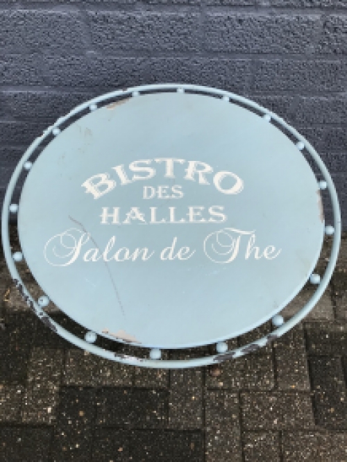 Een decoratieve tafel, Franse stijl, Bistro