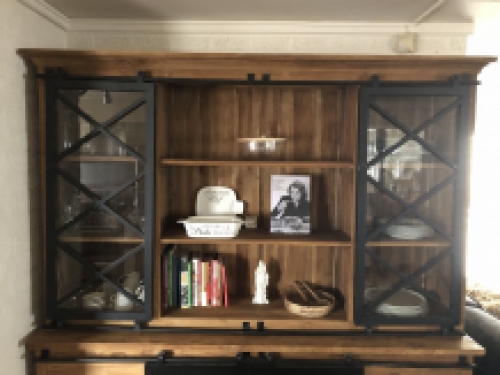 Prachtige industriële wandkast, koloniaal hout met metalen afwerking. TOPSTUK!! LAATSTE!!