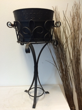 Beautiful metal wine cooler, beautiful wrought ironwork!