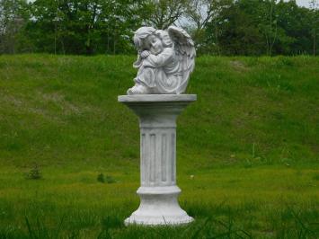Sitzender Engel auf Sockel - Vollstein